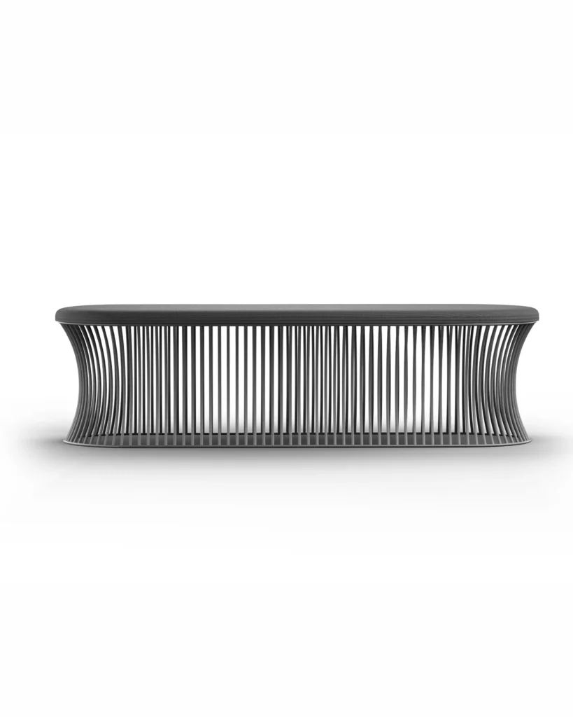 Moderne curveo Design-Sitzbank mit feingliedrigem Stahldrahtgestell und durchgehend gepolsterter Sitzfläche.